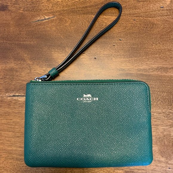 Coach Authentic Green Leather Corner Zip Wristlet